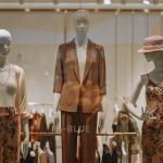 2026 İlkbahar-Yaz Moda Trendleri: Podyumdan Sokağa Yansımalar